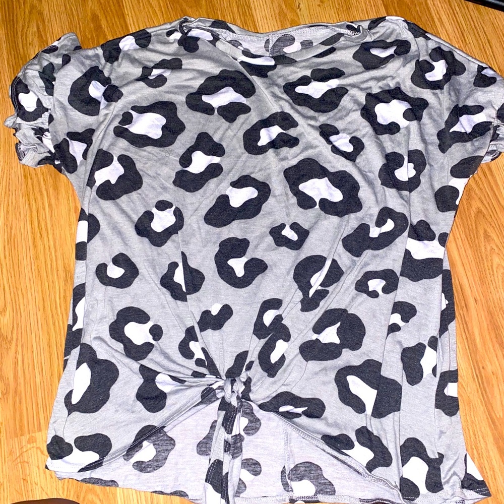 XL Gray Leopard Top